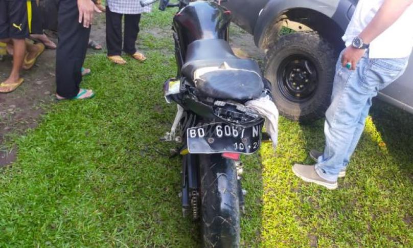 Senggol Motor, Pelajar di Seluma Tabrak Mobil Box