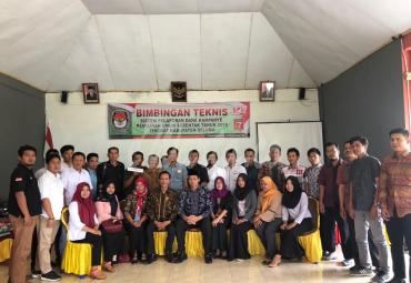 Foto Bersama KPU dan perwakilan Partai Politik di Seluma