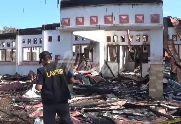 Tim Labfor melakukan olah TKP di lokasi kebakaran 