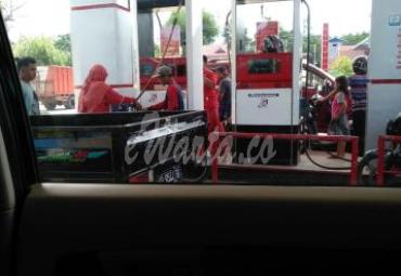 Seperti inilah penampakan pelayanan penjualan minyak bersubsidi di SPBU nakal di Seluma, Bengkulu