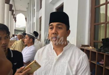 Usai sholat Jumat, AKBP Jeki Rahmat Mustika memberikan keterangan saat di wawancarai awak media