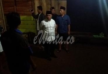 Sekda Provinsi Bengkulu, Nopian Andusti saat meninjau lokasi banjir di Desa Lagan Kabupaten Bengkulu Tengah