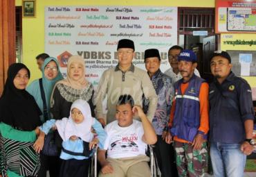 Gubernur Bengkulu, Rohidin Mersyah memberikan bantuan berupa 1 unit Sepeda Motor kepada Panti Amal Mulia yang beralamat di Jalan Letkol Santosa No. 57 Pasar Melintang Kota Bengkulu.