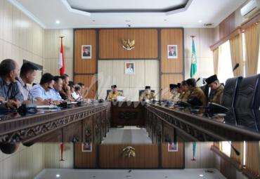 Gubernur Bengkulu Rohidin Mersyah pimpin Rapat bersama APBB Bengkulu dalam rangka mensupport suksesnya pelaksanaan Porwil X Sumatera di Provinsi Bengkulu 2019, di Ruang Rapat Lantai III Kantor Gubernur Bengkulu