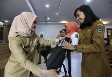 Bupati Luwu Utara, Indah P Indriani saat membuka pembekalan Latihan Dasar CPNS 2018, Sulawesi Selatan