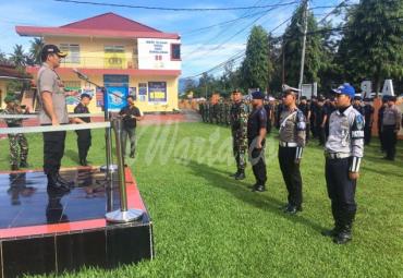 Kapolres Luwu Utara, AKBP Boyke FS Samola, S. Ik, MH pimpin apel persiapan pengamanan sidang PHPU