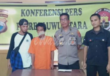 Tersangka (ayah kandung sendiri) diamankan polisi