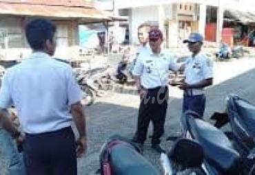 Kadishub di dampingi Tim lakukan pemantauan objek parkir di area pasar Sabbang, Kabupaten Luwu Utara, Sulawesi Selatan
