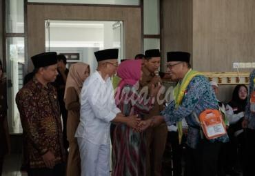 Bupati Bengkulu Selatan, Gusnan Mulyadi lepas 152 Jemaah Calon Haji