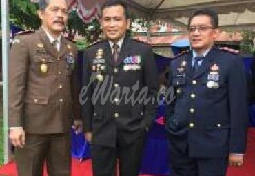 Kajari Kabupaten Luwu Utara berswafoto bersama 