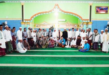 Gubernur Bengkulu Rohidin Mersyah dalam kunjungan kerjanya, bersilaturahmi dan berdialog langsung bersama tokoh masyarakat, tokoh agama serta para pemuda, Kamis (11/7/2019).