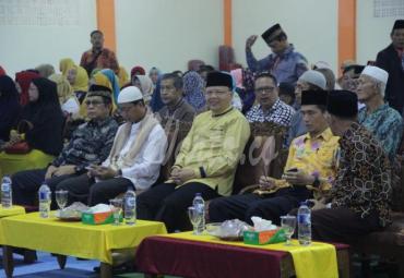 Gubernur Bengkulu (Dr. H. Rohidin Mersyah) dengan silaturahmi bisa mempererat kekeluargaan 