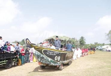 Hadir meriahkan Pawai Karnaval Islami, Bupati Bengkulu Selatan naik perahu atribut Bahtera Nabi Nuh