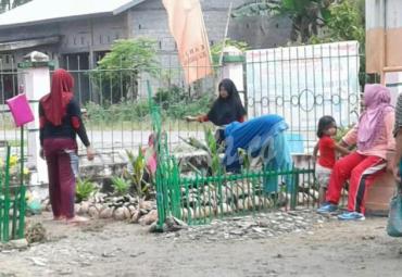 Sambut HUT kemerdekaan Warga Kecamatan Mappedeceng laksanakan gotong-royong bersihkan lapangan