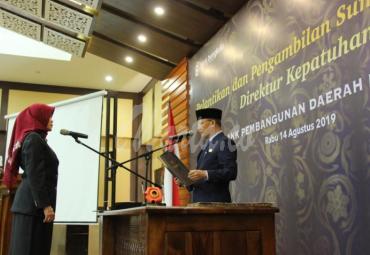 Gubernur Bengkulu (Dr. H. Rohidin Mersyah) Lantik Direktur Kepatuhan Bank Bengkulu