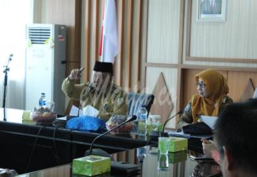 Sekda Provinsi Bengkulu, Nopian Andusti saat memimpin rapat