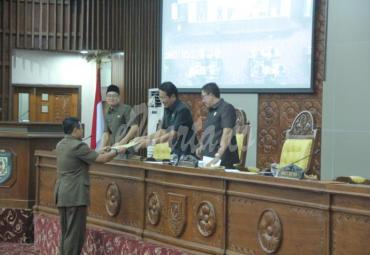 Panitia Kerja serahkan Tatib dan Kode Etik ke Pimpinan DPRD provinsi Bengkulu