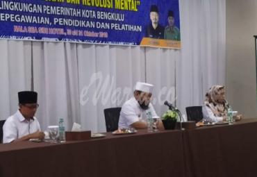 Pemerintah Kota (Pemkot) Bengkulu melalui Badan Kepegawaian, Pendidikan dan Pelatihan gelar Bimbingan Teknis (Bimtek) yang bertema Wawasan Kebangsaan dan Revolusi Mental, di Hotel kawasan Pantai Panjang Bengkulu, Rabu (30/10).