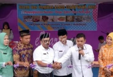Wabup hadiri pembukaan Karya Usaha Siswa SMAN 2 Mukomuko