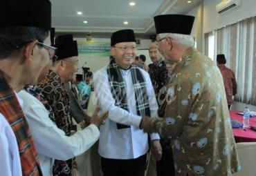 Gubernur Bengkulu Rohidin Mersyah dalam acara Sosialisasi Pencegahan dan Penyelesaian Konflik Horizontal Berbasis Etnis, Suku dan Adat Istiadat se- Provinsi Bengkulu, di salah satu hotel Kota Bengkulu, Minggu (17/11/2019).