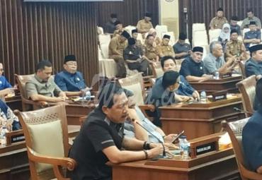 Sidang Paripurna di buka langsung di hujani interupsi anggota