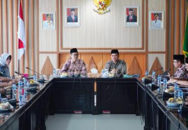 Asisten III Setda Provinsi Bengkulu Gotri Suyanto pimpin rapat tindak lanjut pelaksanaan Car Free Day di Kota Bengkulu.