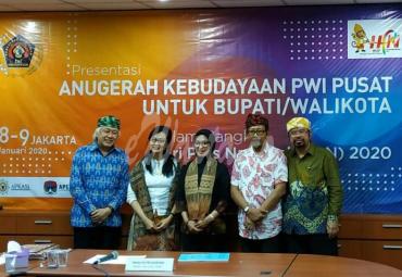 Bupati menjadi Bupati peraih Anugrah Kebudayaan PWI Pusat.