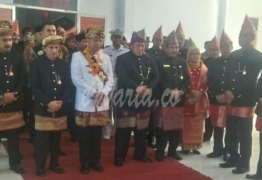 Gubernur berswafoto bersama 