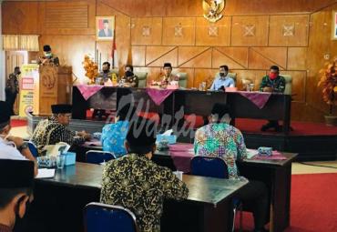 Rapat evaluasi pelaksanaan penanganan Covid-19 yang di hadiri Bupati, Forkopimda, Organisasi Islam, tokoh agama dan masyarakat Rejang Lebong. 