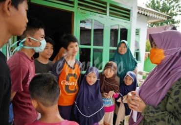 Selain Zakat Mal, Derta juga menyalurkan Bantuan Sosial (Bansos) berupa beras sebanyak 1,7 ton beras, 200 dus Mie instan dan uang dapur.