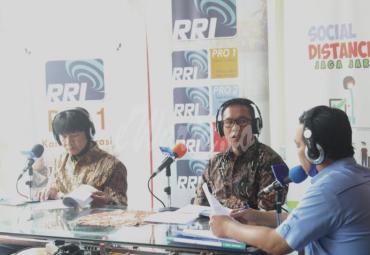 Dialog Khusus, Upaya Pencegahan dalam Penanganan Covid-19 dan Penyaluran Dana Bantuan Sosial (Bansos) di Provinsi Bengkulu, Rabu (24/6) di Kantor RRI Bengkulu. 