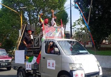 Unjuk rasa pekerja seni di kantor Bupati BU