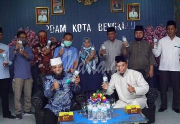 air minum dalam kemasan (AMDK) bernama Hidayah Water (HD-Water). Launching ini berlangsung di Kantor PDAM Tirta Dharma, Jumat (25/9/2020).