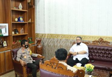 Kapolda Bengkulu’ Irjen Pol. Drs. Teguh Sarwono, M.Si menerima kunjungan kepala Bulog Provinsi Bengkulu Roy Rahmadi 