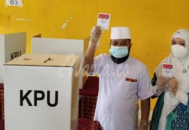 Walikota Helmi Hasan Gunakan Hak Suaranya di TPS 03 Sidomulyo