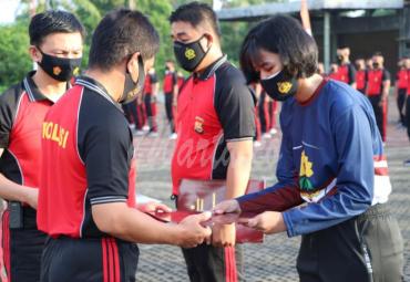 Tiga Personel Dit Sabhara Polda Bengkulu Dapat Penghargaan dari Kapolda