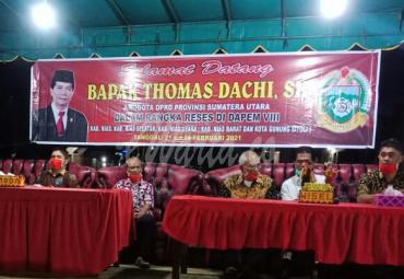 Teks Foto : Reses Anggota DPRD Sumut Thomas Dachi, SH di Desa Bowofanayama. (Foto : Sadar Laia/eWarta.co)
