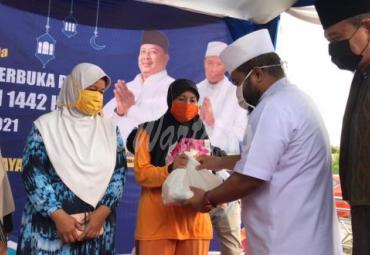 Walikota Bengkulu Bagikan 1000 Bingkisan Berbuka untuk Warga Kurang Mampu