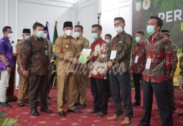 Belasan Kelompok Masyarakat di Bengkulu Terima SK Hijau Perhutanan Sosial