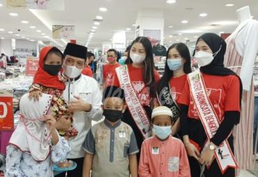 Wawali Temani Anak Yatim Belanja Baju Lebaran