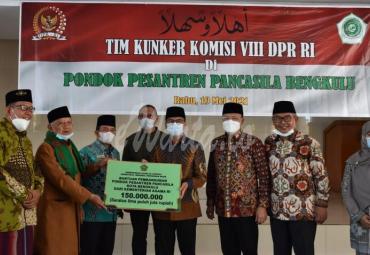 Kemenag-DPR RI Bantu Bangun Masjid Ponpes Pancasila