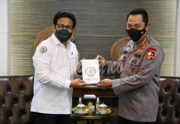 Kapolri Jenderal Listyo Sigit Prabowo menerima audiensi Menteri Desa, Pembangunan Daerah Tertinggal, dan Transmigrasi (Mendes PDTT) Abdul Halim Iskandar