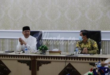 Gubernur Bengkulu Rohidin Mersyah (Kiri)