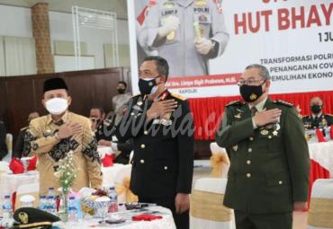 PPKM Mikro Terbaik Zona Sumatera, Kapolri Hadiahi Pin Emas untuk Bengkulu
