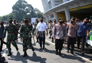 Panglima TNI dan Kapolri Tinjau Vaksinasi Massal di SUGBK