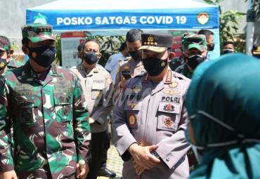 Hari Pertama PPKM Darurat, Kapolri Tinjau Penyekatan Hingga Vaksinasi Massal Hari Pertama PPKM Darurat, Kapolri Tinjau Penyekatan Hingga Vaksinasi Massal 
