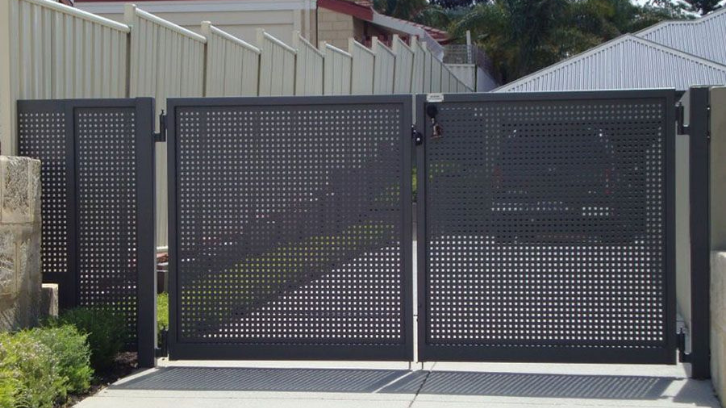 Pintu gerbang minimalis perforated metal