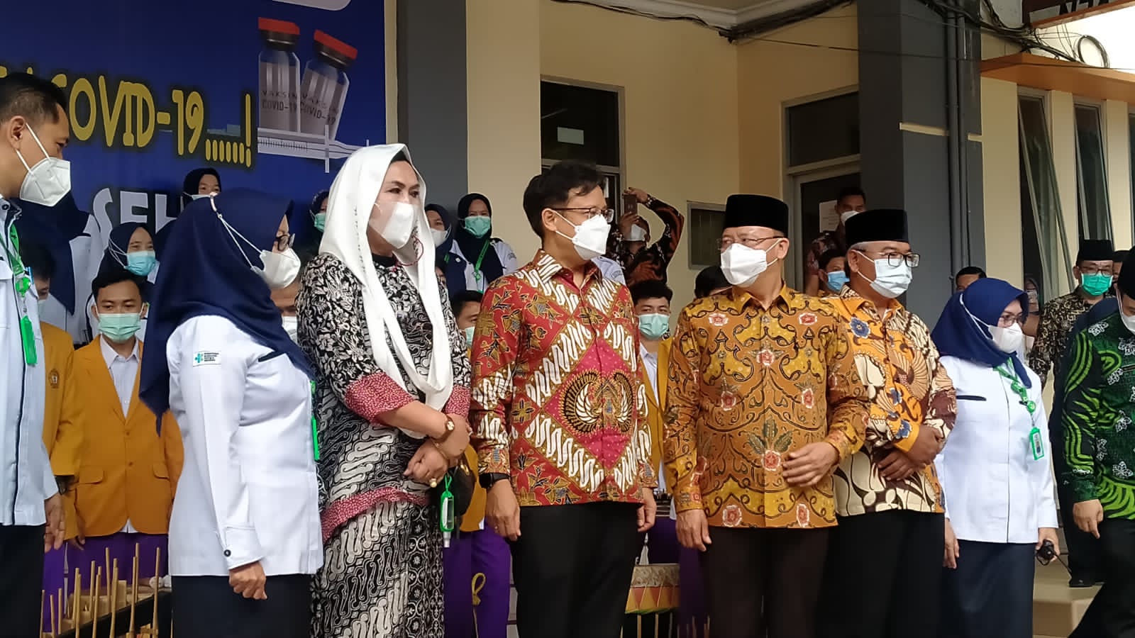 Gubernur dan Menkes Luncurkan KBS dan Vaksinasi Massal Tahap II