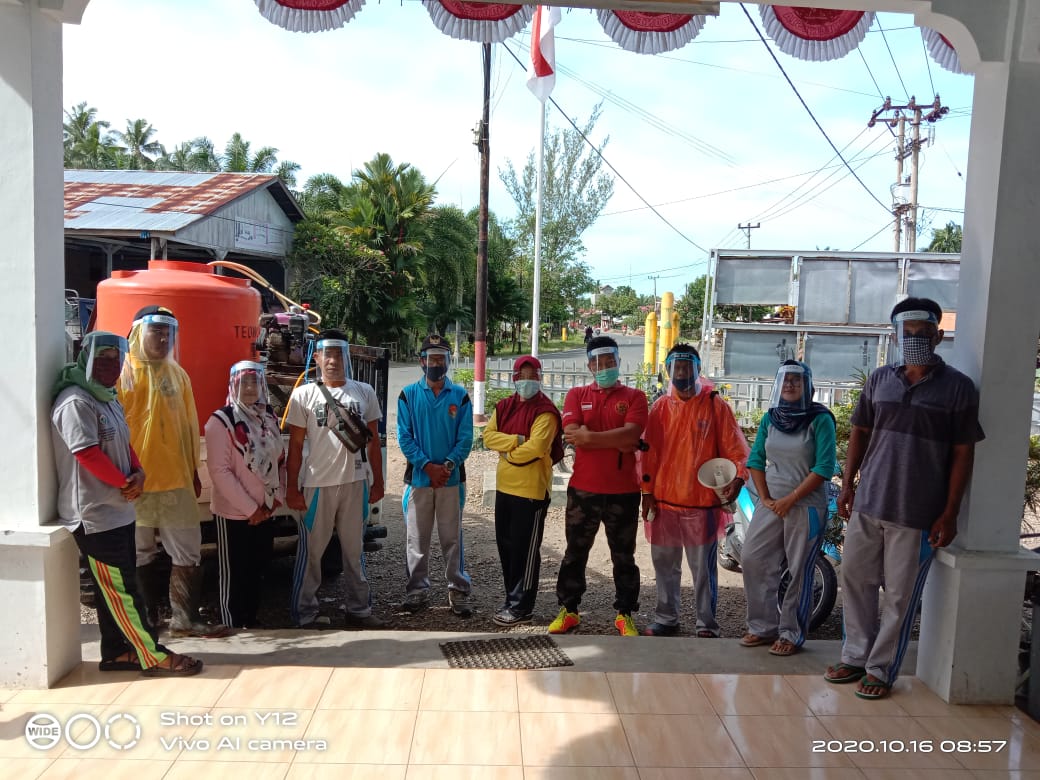 Pemdes Lubuk Sanai I Lakukan Penyemprotan Disinfektan