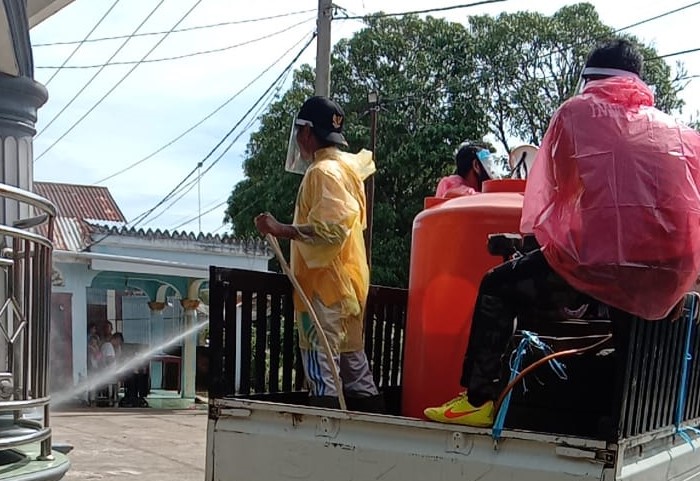 Pemdes Lubuk Sanai I Lakukan Penyemprotan Disinfektan